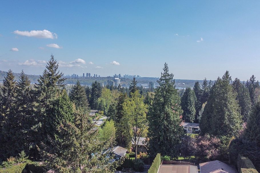 1352 E 16th Street North Vancouver, BC - 28