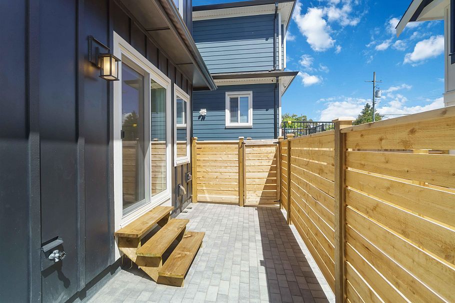 1 550 Kaslo Street Vancouver, BC - 25