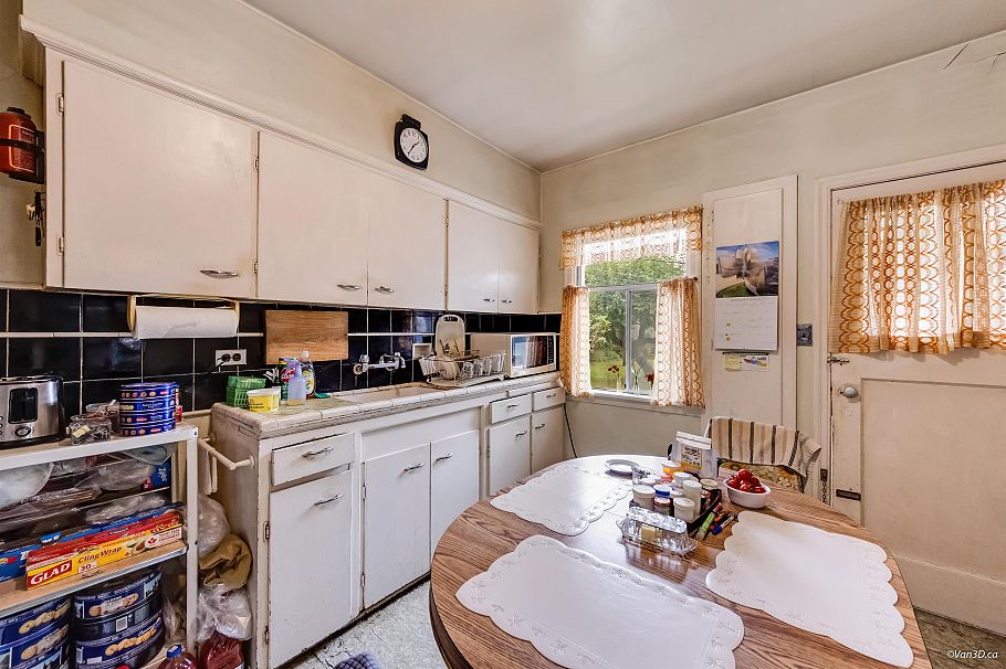 96 W 16th Avenue Vancouver, BC - 25