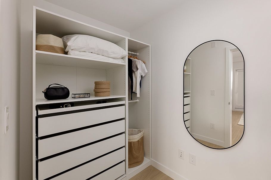 420 2450 Garden Drive Vancouver, BC - 6
