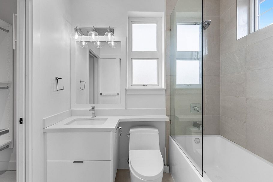 3123 W 16th Avenue Vancouver, BC - 25