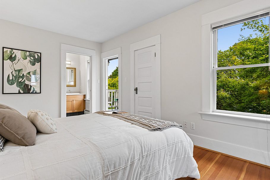 559 W 18th Avenue Vancouver, BC - 18