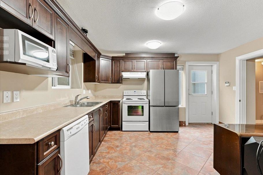 1417 Woods Drive North Vancouver, BC - 38