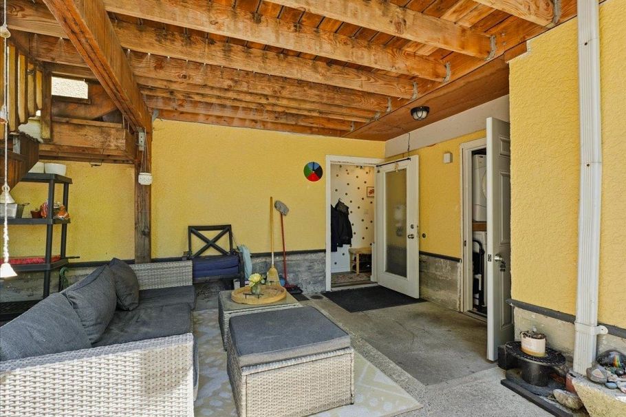 2607 E 5th Avenue Vancouver, BC - 23