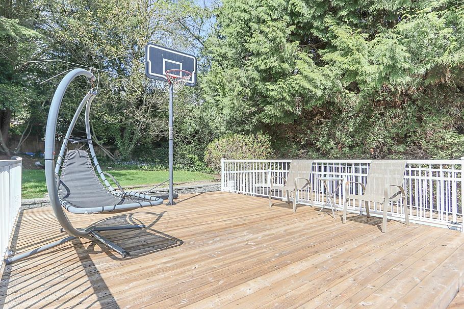 1352 E 16th Street North Vancouver, BC - 15