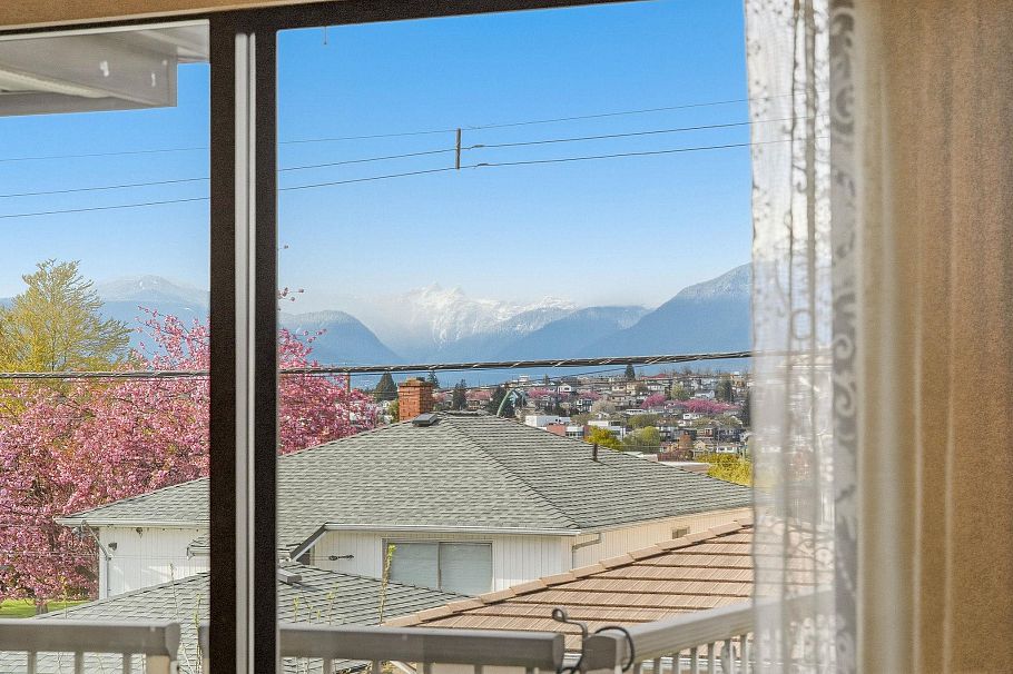 3217 E 18th Avenue Vancouver, BC - 14