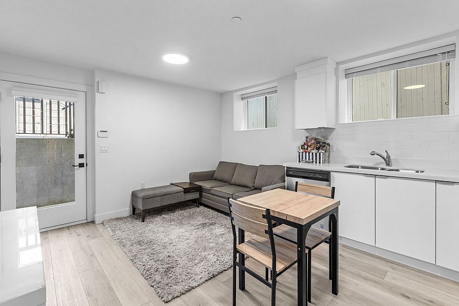 3123 W 16th Avenue Vancouver, BC - 27