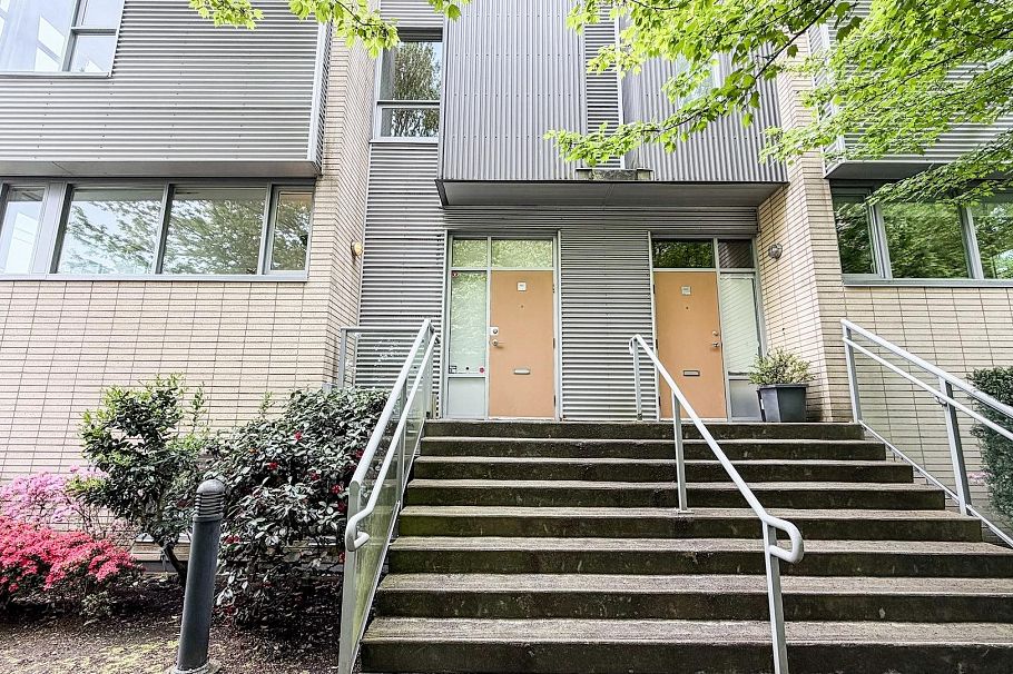 390 E 11TH AVE, Vancouver BC V5T 4V9 Vancouver, BC - 2