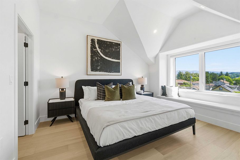 1 550 Kaslo Street Vancouver, BC - 3
