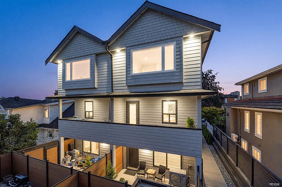 1 3436 Triumph Street Vancouver, BC - 40