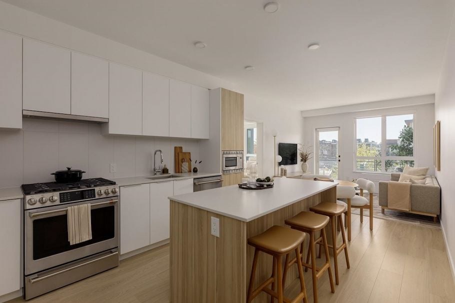 417 2450 Garden Drive Vancouver, BC - 2