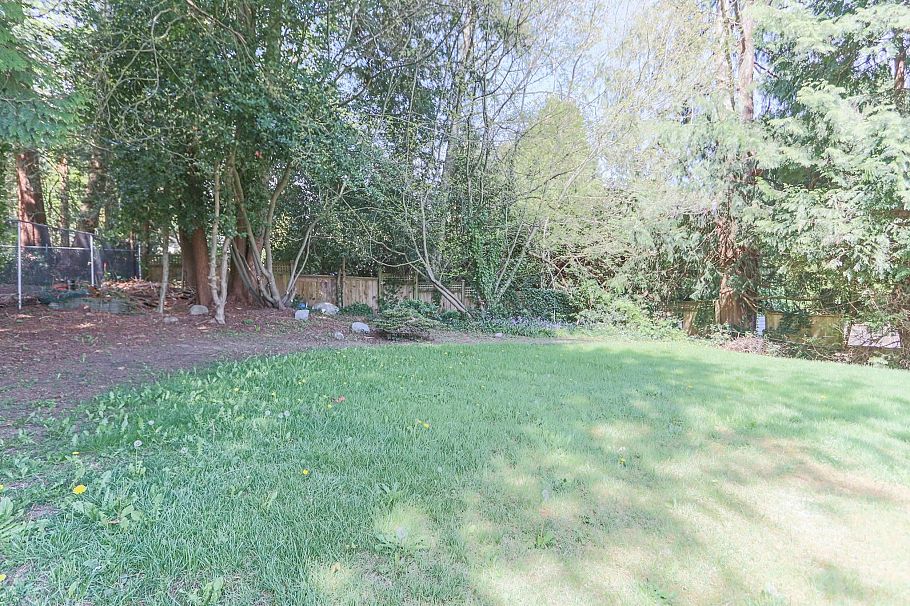 1352 E 16th Street North Vancouver, BC - 23