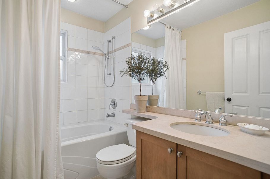 5380 Larch Street Vancouver, BC - 26