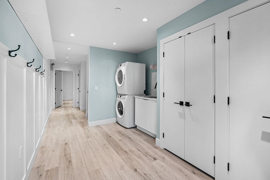 3123 W 16th Avenue Vancouver, BC - 24
