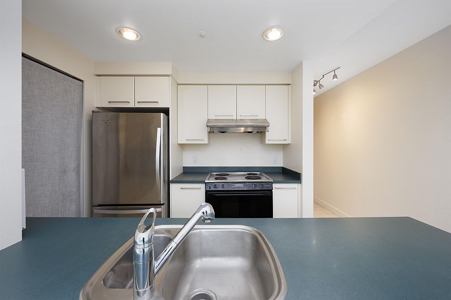 902 1008 Cambie Street Vancouver, BC - 8