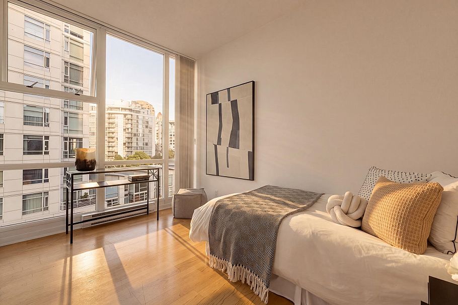 702 1099 Marinaside Crescent Vancouver, BC - 18