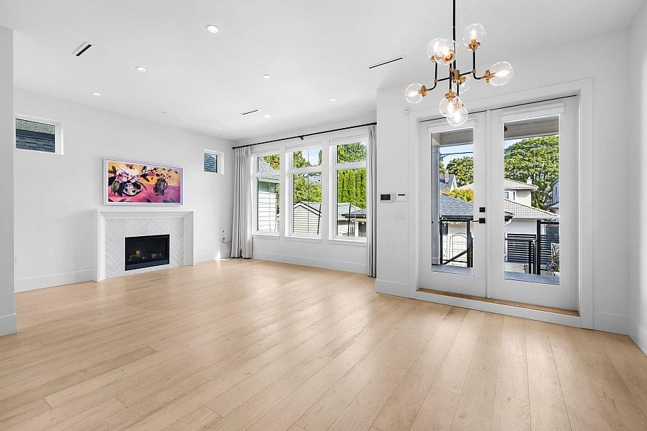 3123 W 16th Avenue Vancouver, BC - 2