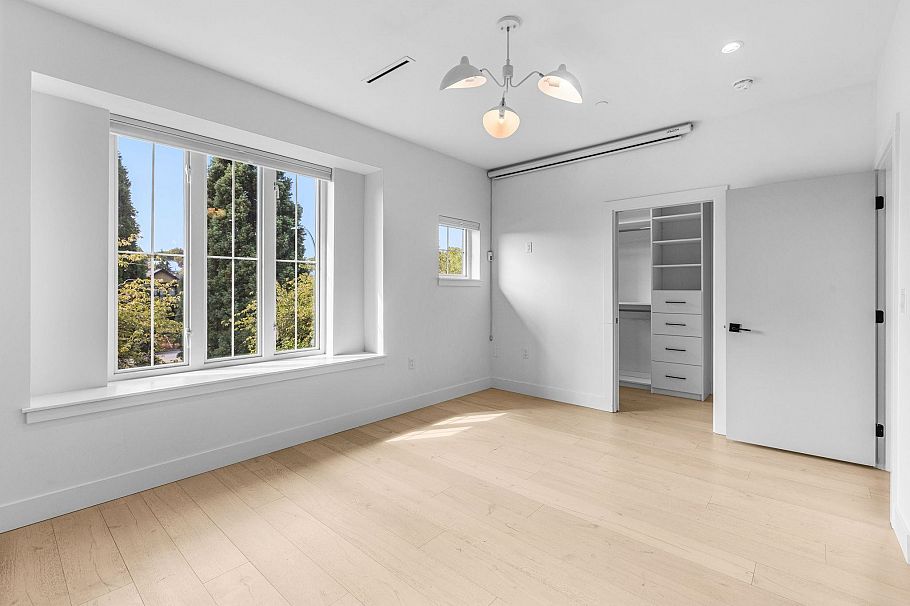 3123 W 16th Avenue Vancouver, BC - 18