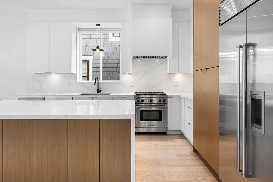 3123 W 16th Avenue Vancouver, BC - 11