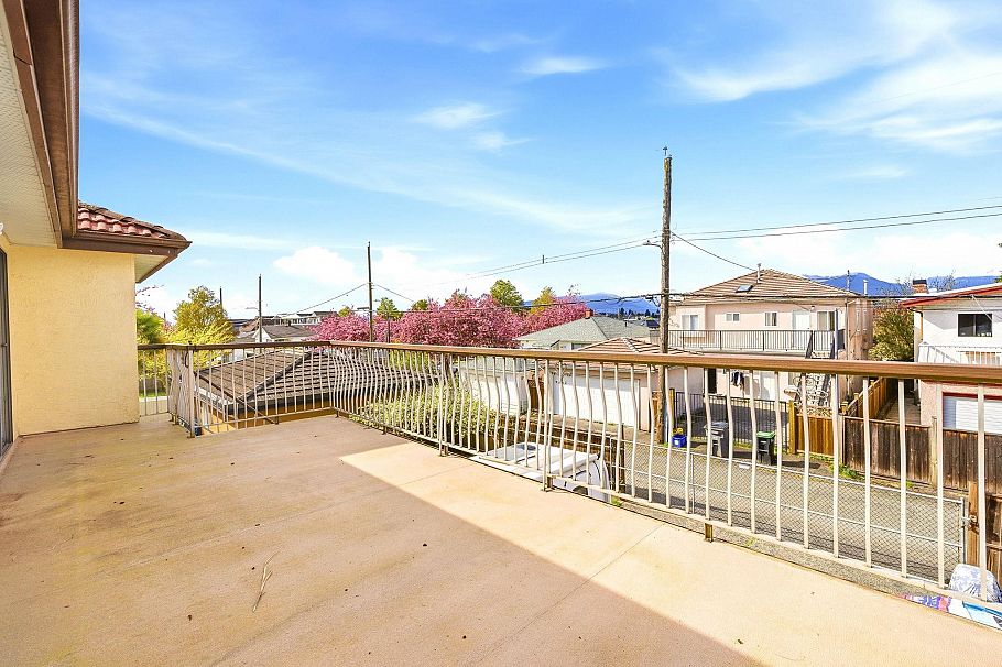 3217 E 18th Avenue Vancouver, BC - 13