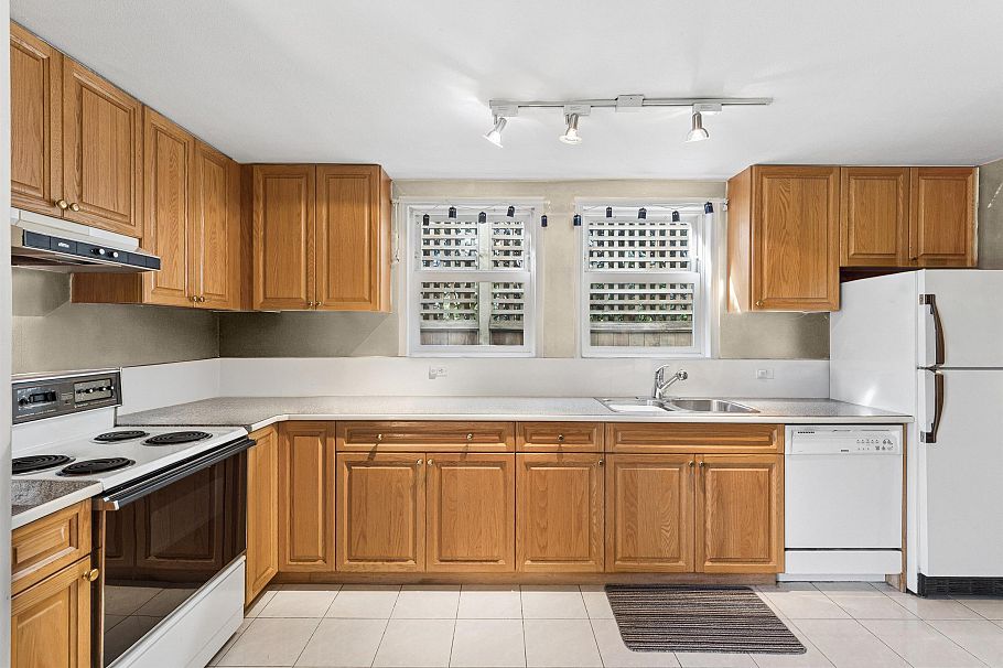 408 E 2nd Street North Vancouver, BC - 26
