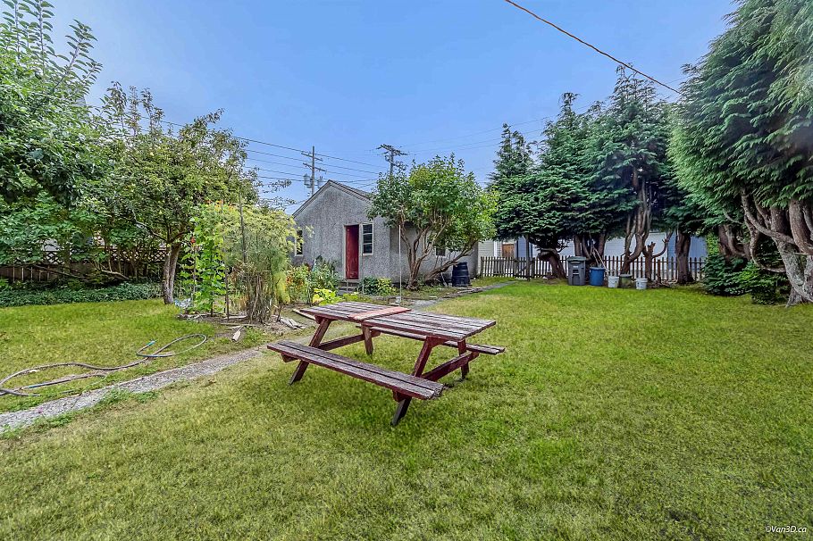 96 W 16th Avenue Vancouver, BC - 16
