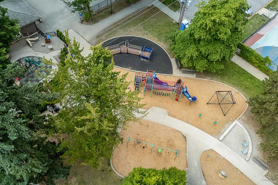 96 W 16th Avenue Vancouver, BC - 5