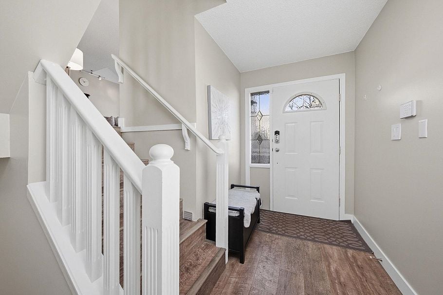 817 Roche Point Drive North Vancouver, BC - 2
