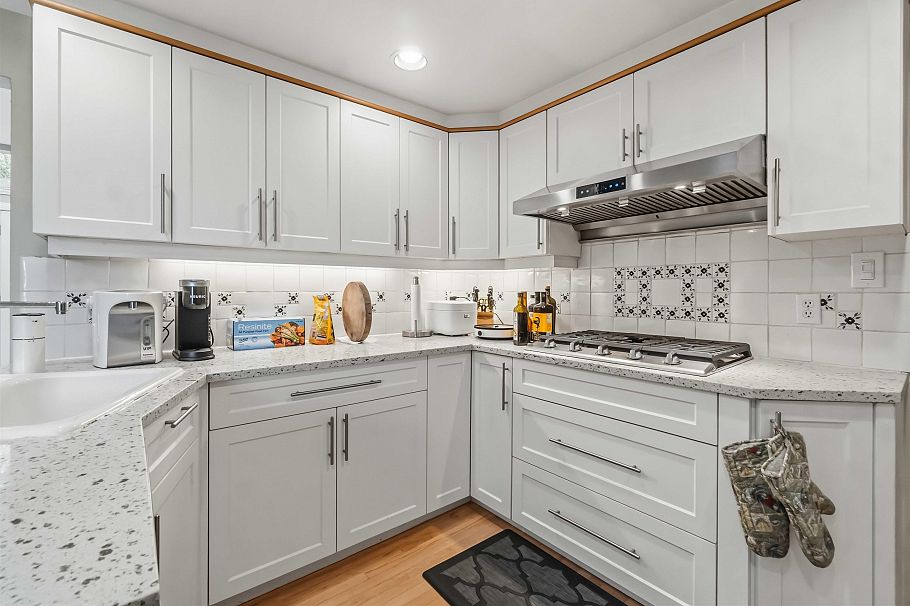 7625 Borden Street Vancouver, BC - 4
