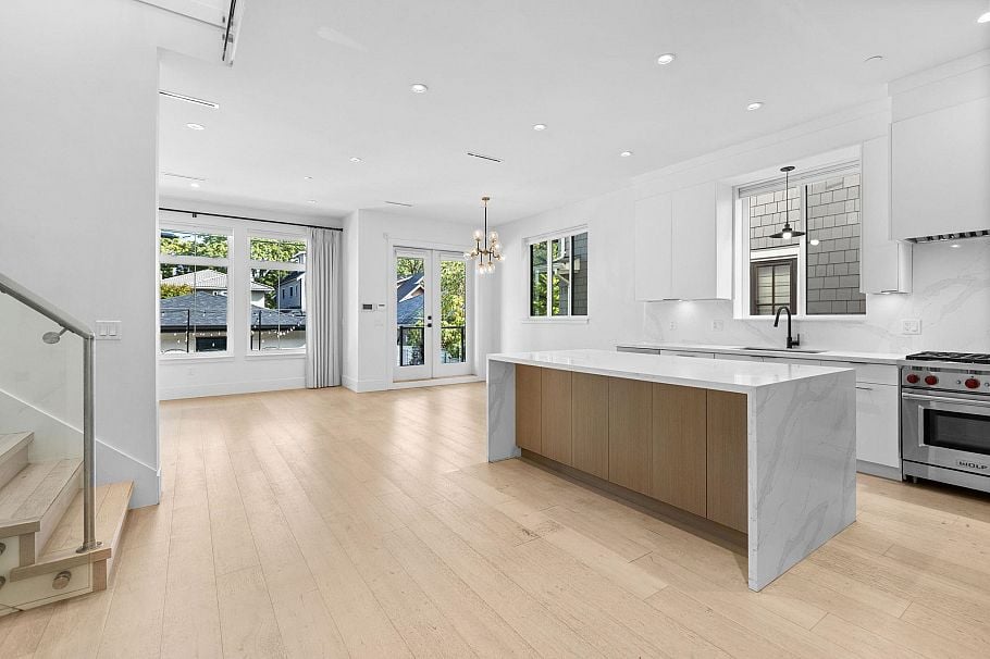 3123 W 16th Avenue Vancouver, BC - 3