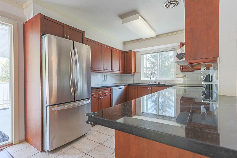 1352 E 16th Street North Vancouver, BC - 10