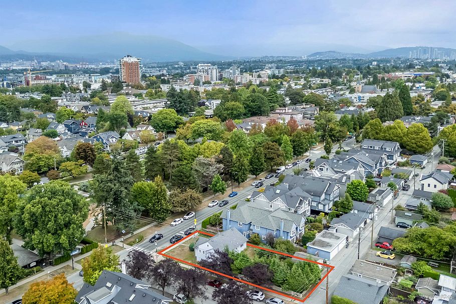 96 W 16th Avenue Vancouver, BC - 3
