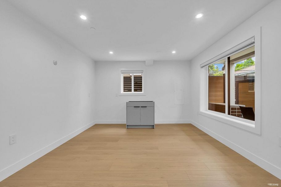 1 3436 Triumph Street Vancouver, BC - 32