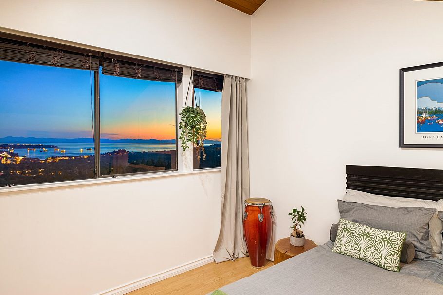 187 Rondoval Crescent North Vancouver, BC - 25