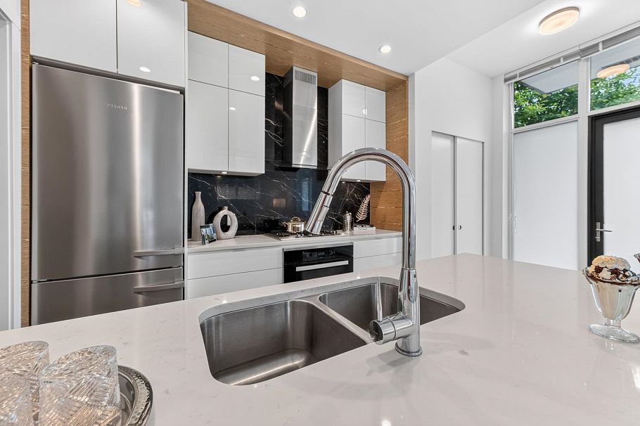 6739 Cambie Street Vancouver, BC - 12