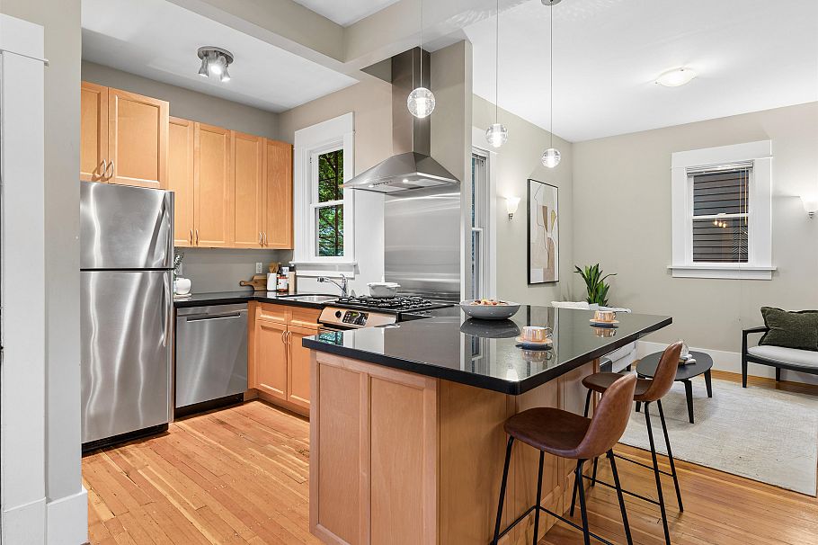 559 W 18th Avenue Vancouver, BC - 9