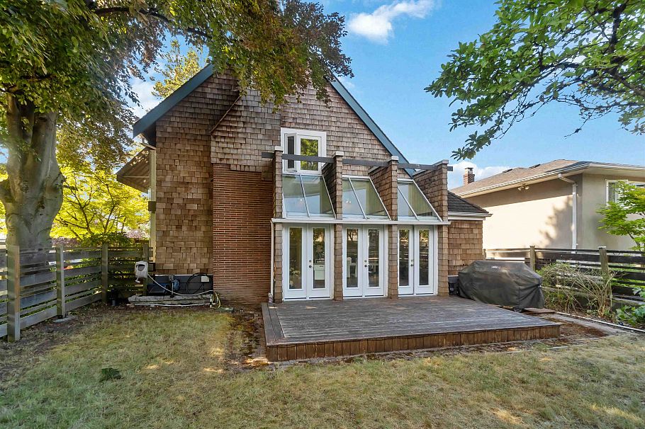 7625 Borden Street Vancouver, BC - 14