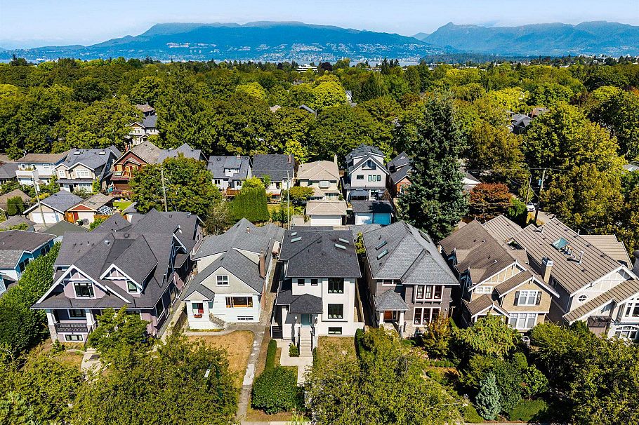 3123 W 16th Avenue Vancouver, BC - 37