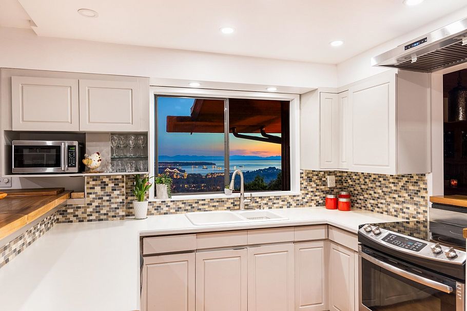 187 Rondoval Crescent North Vancouver, BC - 11