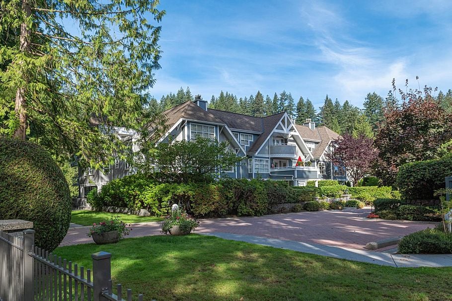 303 3373 Capilano Crescent North Vancouver, BC - 3