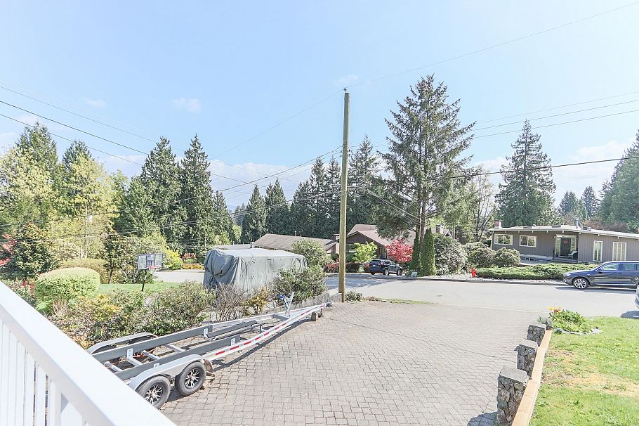 1352 E 16th Street North Vancouver, BC - 2