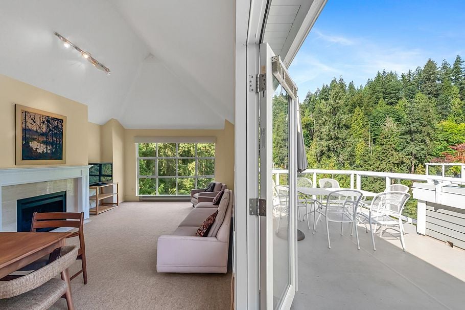 303 3373 Capilano Crescent North Vancouver, BC - 1