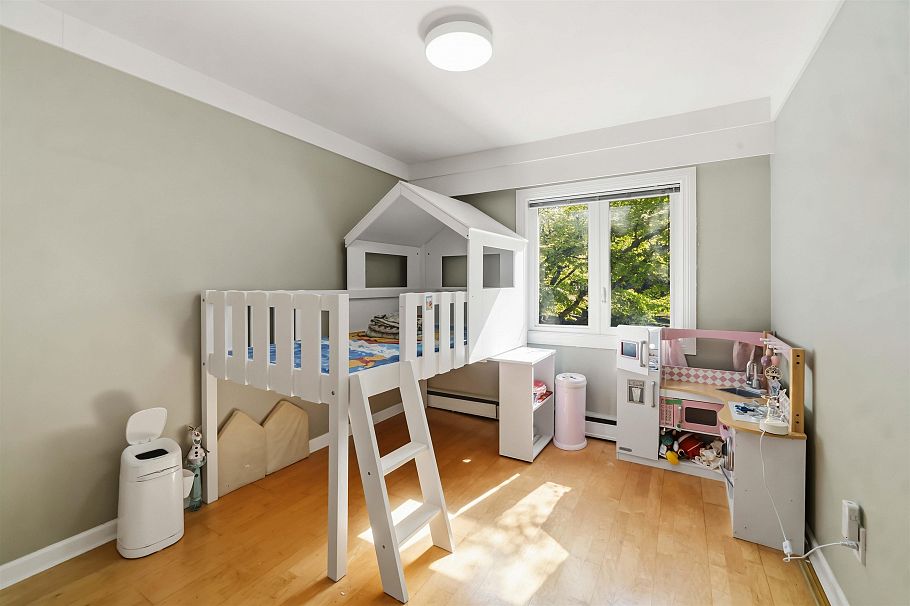 7625 Borden Street Vancouver, BC - 9