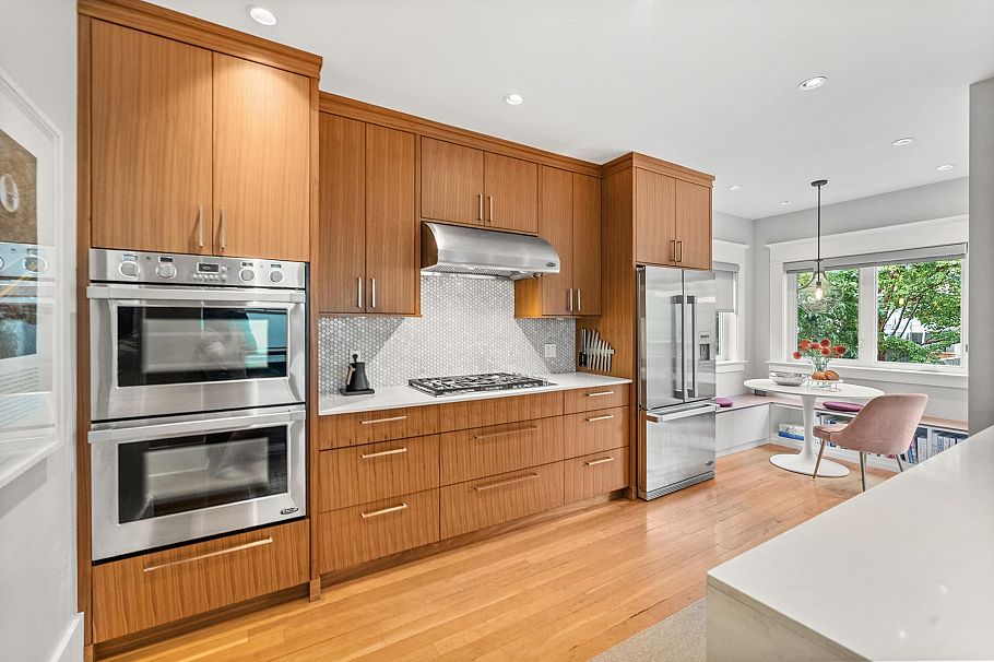 739 E 24th Avenue Vancouver, BC - 3
