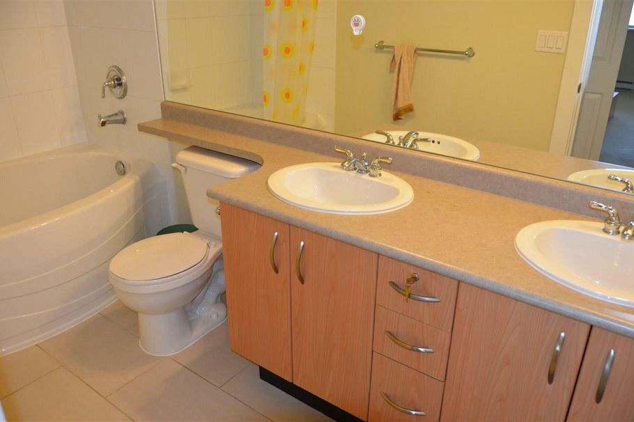 412 995 W 59th Avenue Vancouver, BC - 8