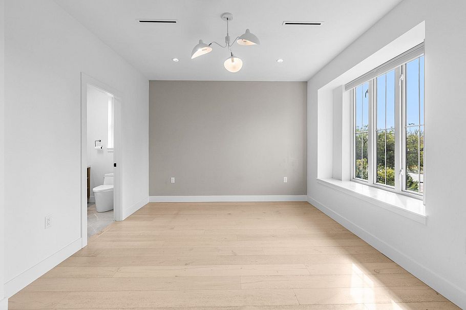 3123 W 16th Avenue Vancouver, BC - 17