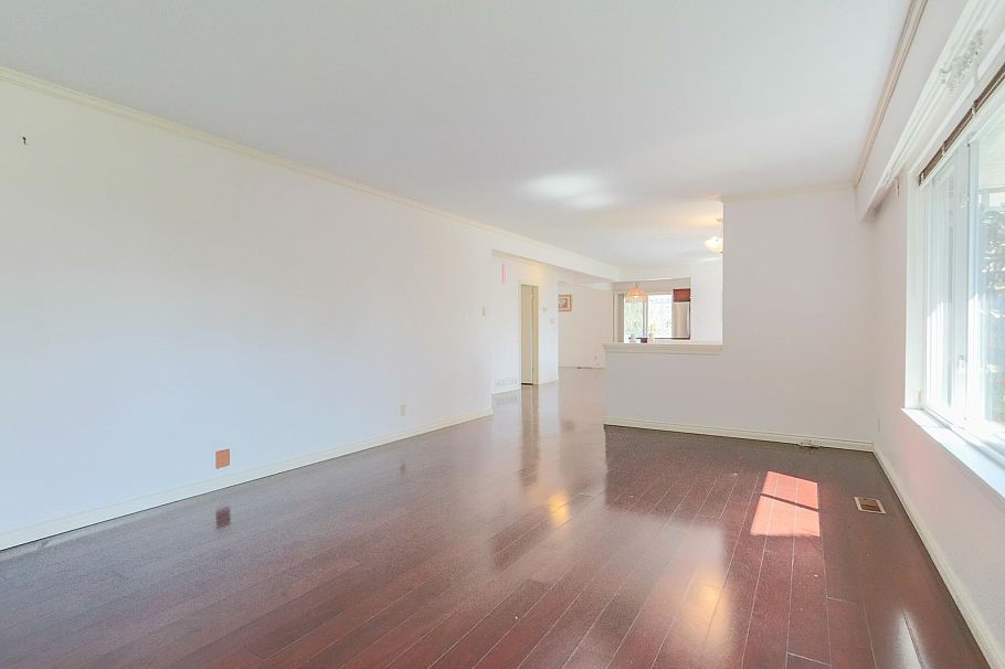1352 E 16th Street North Vancouver, BC - 6