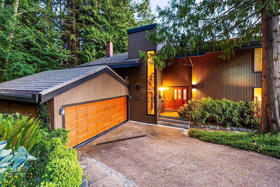 187 Rondoval Crescent North Vancouver, BC - 2