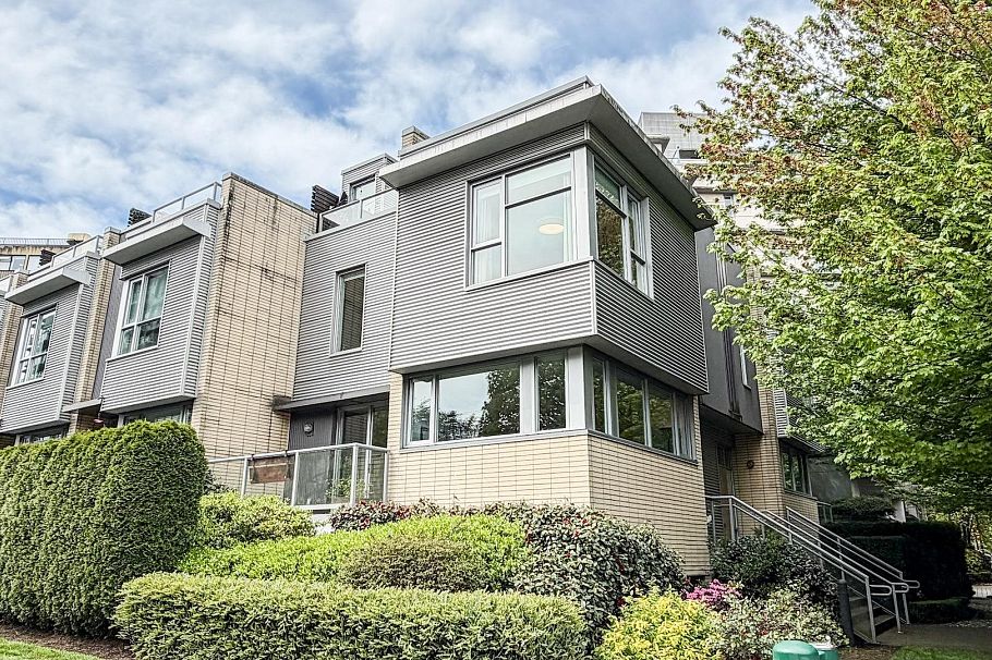 390 E 11TH AVE, Vancouver BC V5T 4V9 Vancouver, BC - 1
