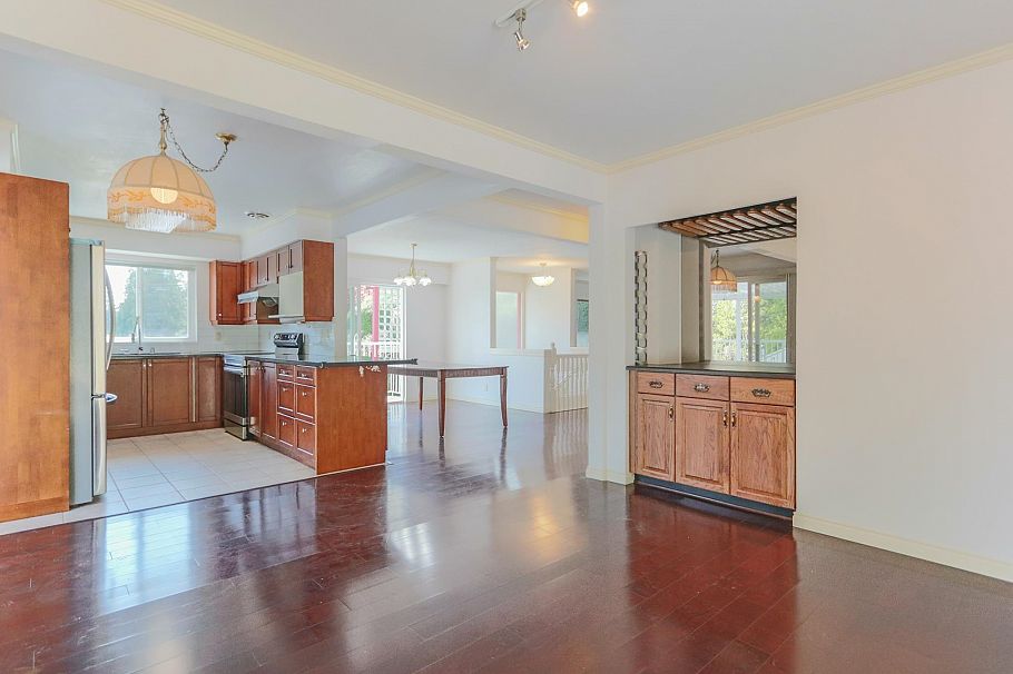 1352 E 16th Street North Vancouver, BC - 11